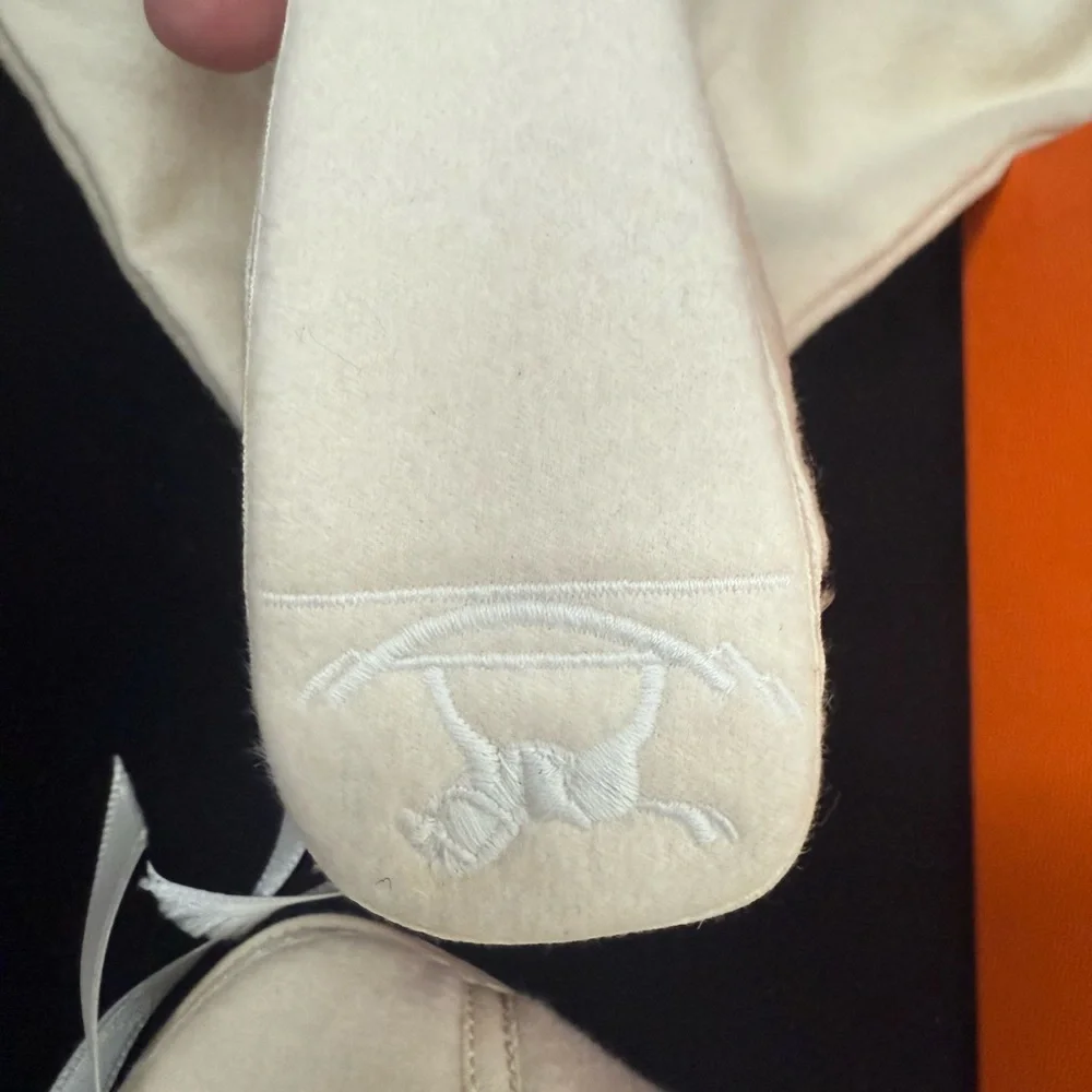 Used in great condition Hermès Baby Shoes with Box & dustbag
